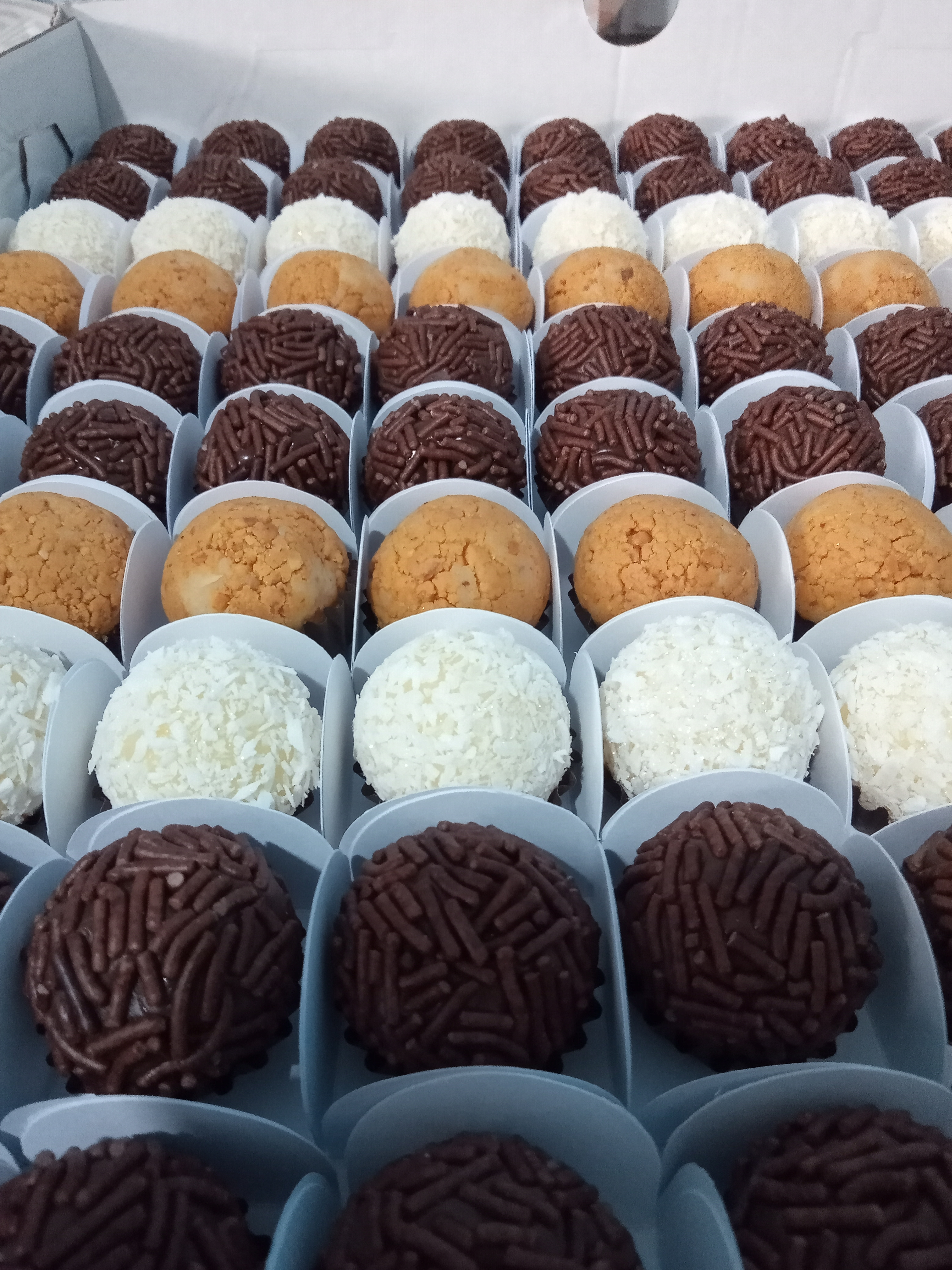 Cento de docinhos tradicionais