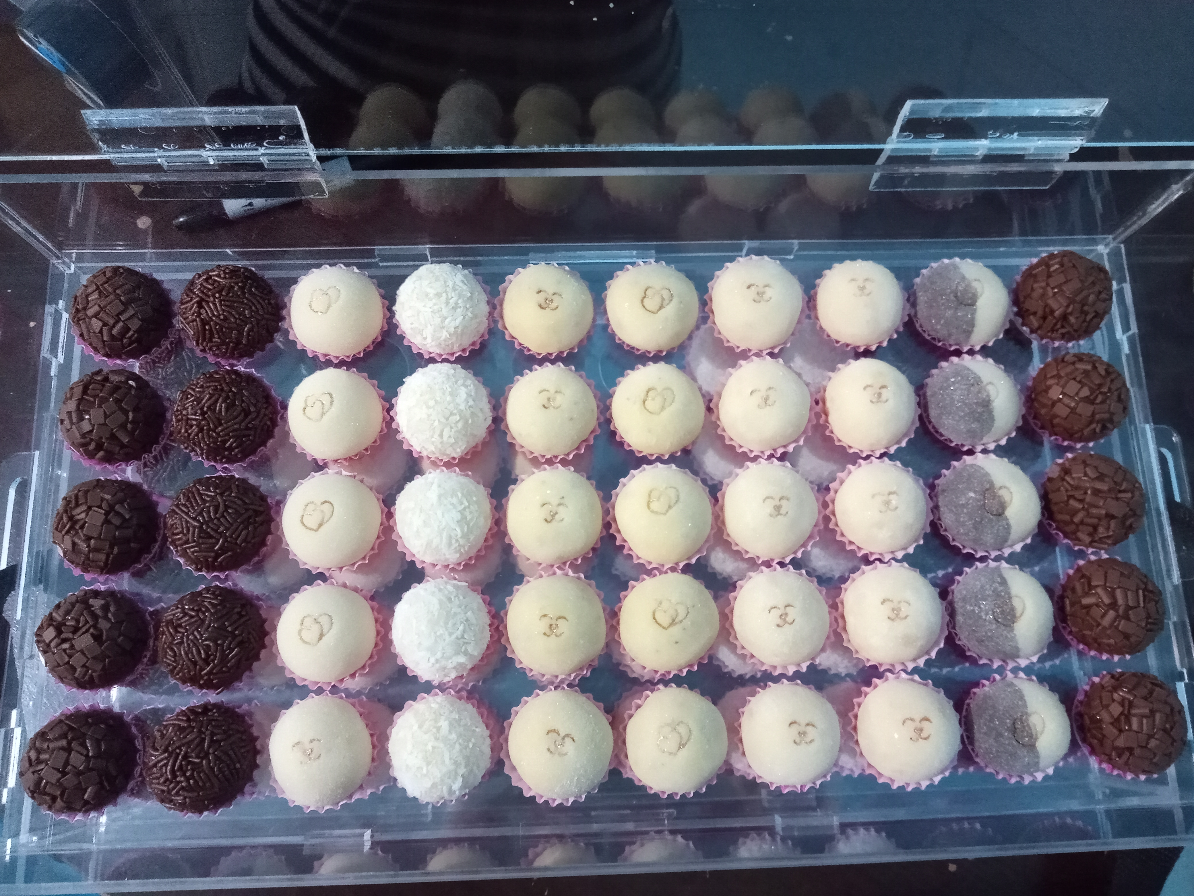 Brigadeiros e beijinhos